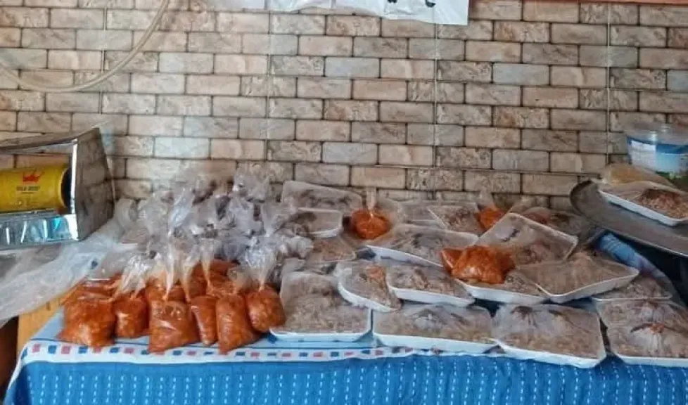 توزيع 50 وجبة ساخنة يوميًا للأسر الأولى بالرعاية خلال رمضان