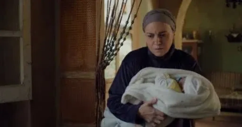 حكاية نرجس الحلقة 5.. نرجس تترك حماتها تموت قبل كشف أمرها