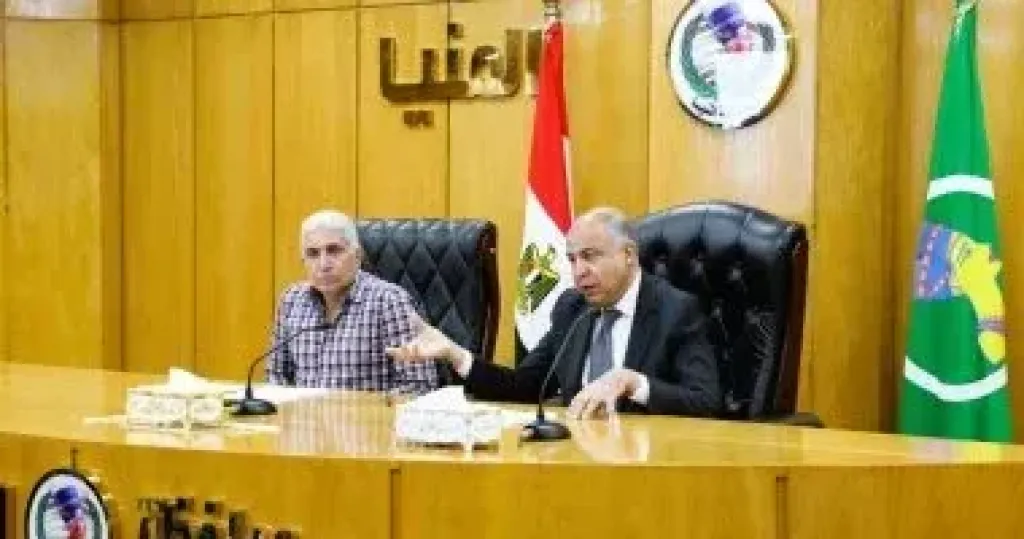 محافظ المنيا يتابع مع رؤساء المراكز الالتزام بتعريفة الركوب الجديدة