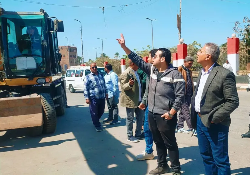 محافظ أسيوط: إزالة 15 حالة تعدي واسترداد 22 فدانًا و13 قيراطًا