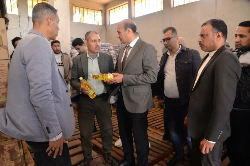 محافظ أسيوط يتفقد مخازن الشركة المصرية لتجارة الجملة بنزلة عبد اللاه