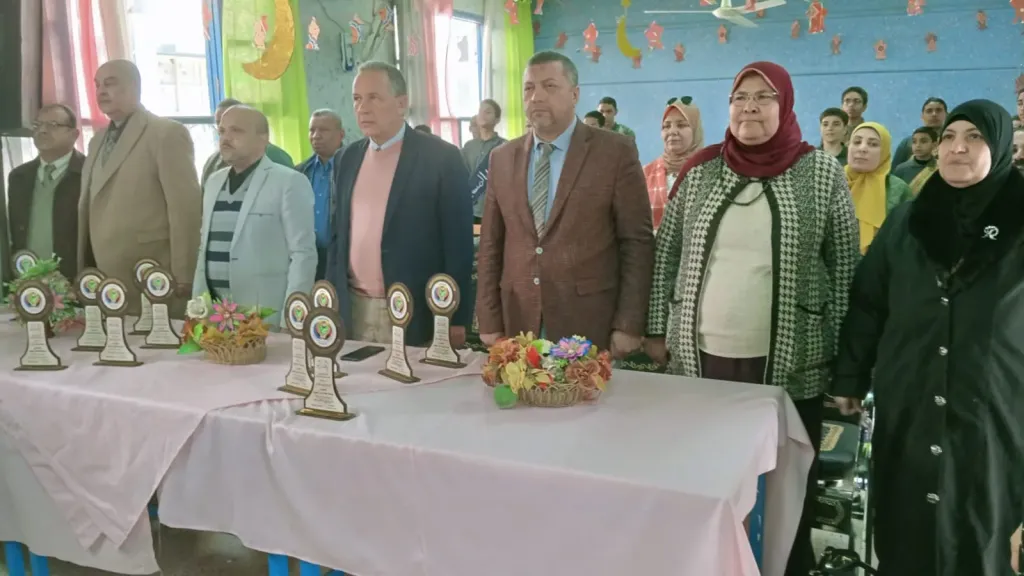 وكيل وزارة التعليم بأسيوط يكرم حفظة القرآن الكريم  والأحاديث النبوية