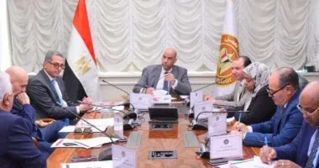 وزير العمل لممثلي تصديرى الملابس الجاهزة: إزالة أي عقبات تواجه الصناعات