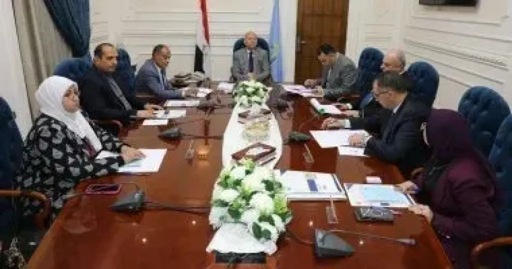 ​محافظ القاهرة يوجه بتكثيف الرقابة على الأسواق والمواقف استعداداً لعيد الفطر