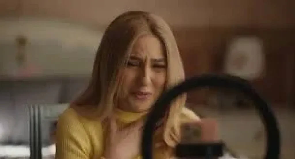 مسلسل نون النسوة الحلقة 7، مي كساب تلجأ إلى التيك توك للدفاع عن نفسها