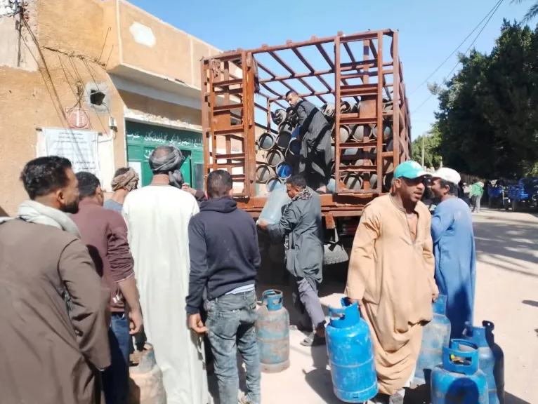 محافظ أسيوط يوجه بتكثيف الحملات الرقابية على المواقف