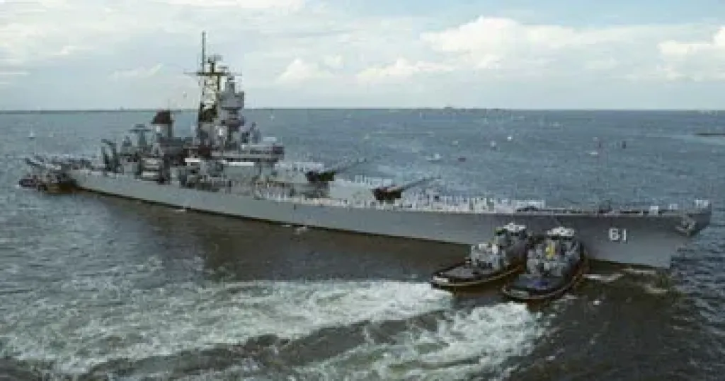 قائد القيادة المركزية الأمريكية يعلن تدمير آخر سفينة حربية إيرانية من فئة سليمانى