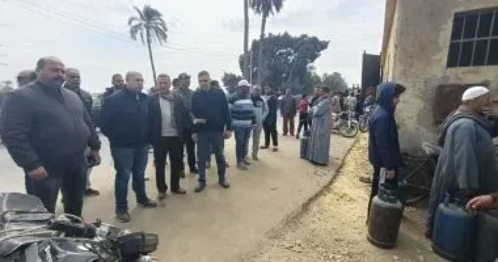 نائب محافظ الجيزة يتفقد مستودعات الأنابيب للتأكد من توافر الأسطوانات بالسعر الرسمى