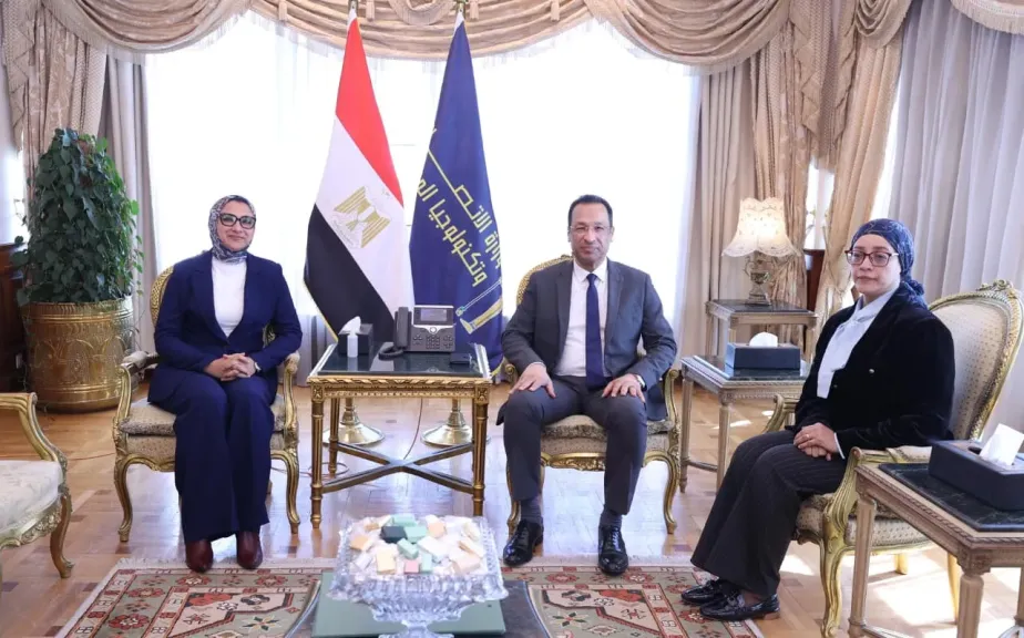 وزير الاتصالات يبحث مع محافظ الوادي الجديد تعزيز التحول الرقمي وتطوير الخدمات التكنولوجية