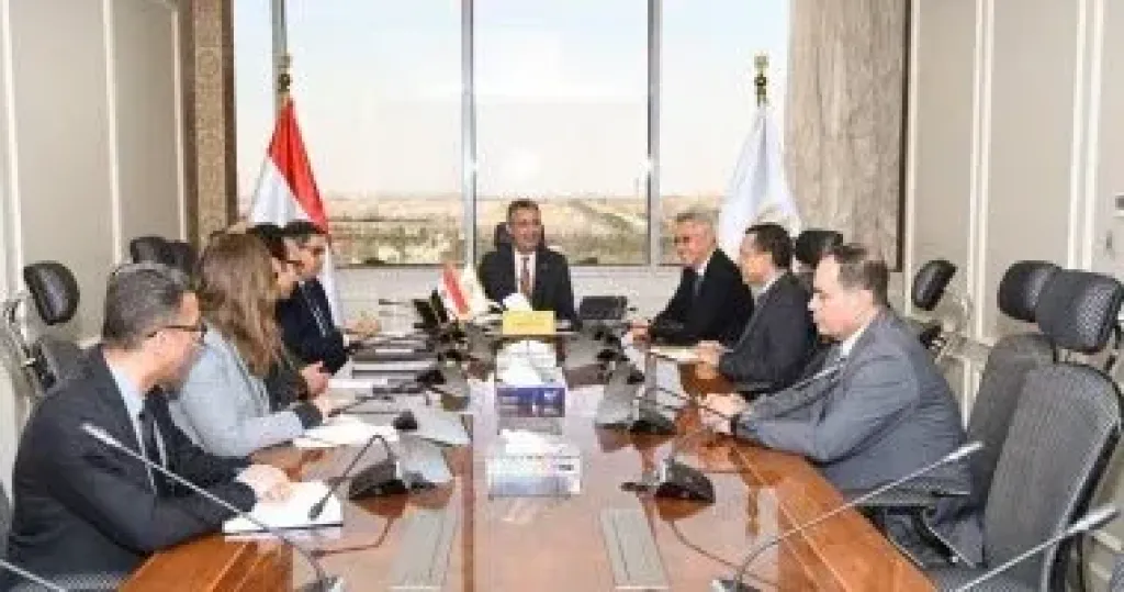 وزير التموين يتابع تنفيذ مشروع توطين صناعة صوامع تخزين الحبوب فى مصر