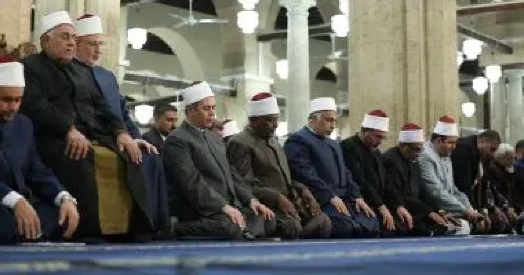 توافد عدد كبير للمصلين بالجامع الأزهر لإحياء العشر الأواخر والتراويح