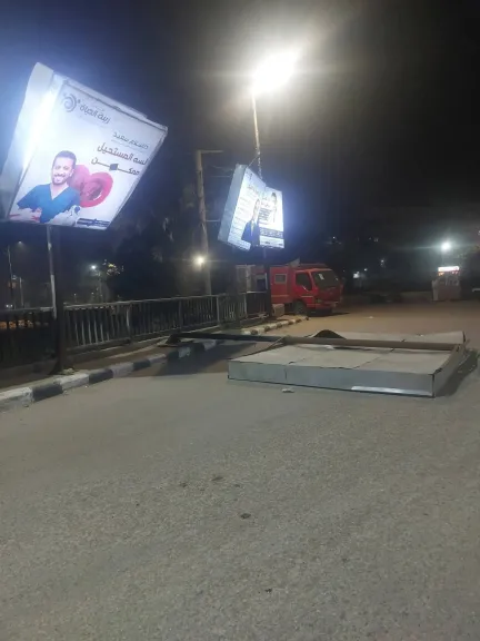 سقوط اللوحات الإعلانية في أسيوط