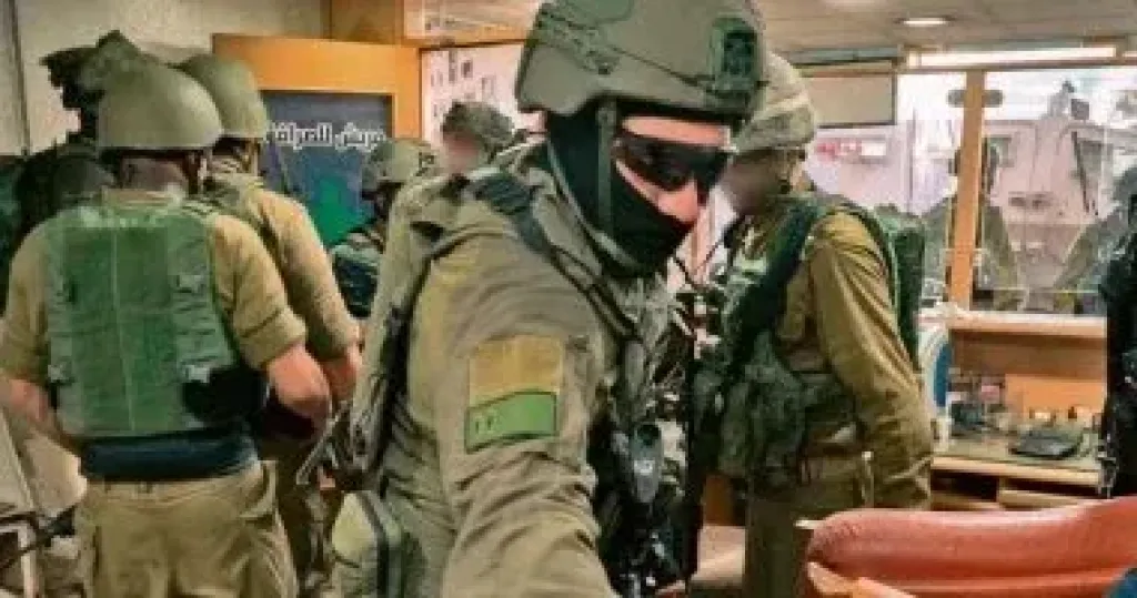 الاحتلال يداهم محال تجارية بالقدس.. ومستوطنون يطلقون الرصاص الحي في قصرة وبورين بنابلس