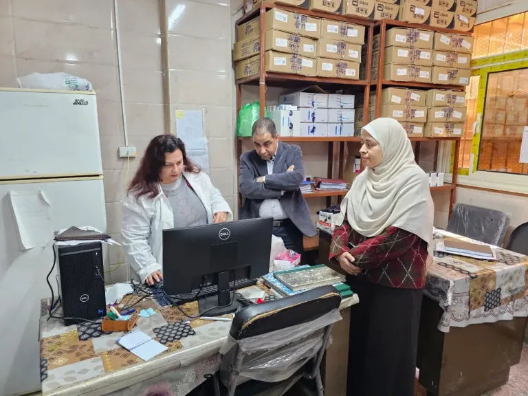 وكيل وزارة الصحة بأسيوط يجري مرورًا مفاجئًا على إلادارة العامة للصيدلة