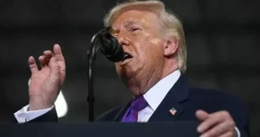 ترامب: على الدول المستفيدة من مضيق هرمز حماية هذا الممر الحيوى