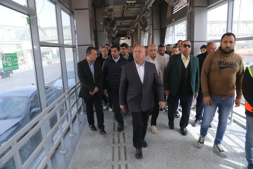 وزير النقل يتفقد التشطيبات النهائية لمشروع الاتوبيس الترددي السريع BRT   من محطه المشير طنطاوي حتي  صن كابيتال