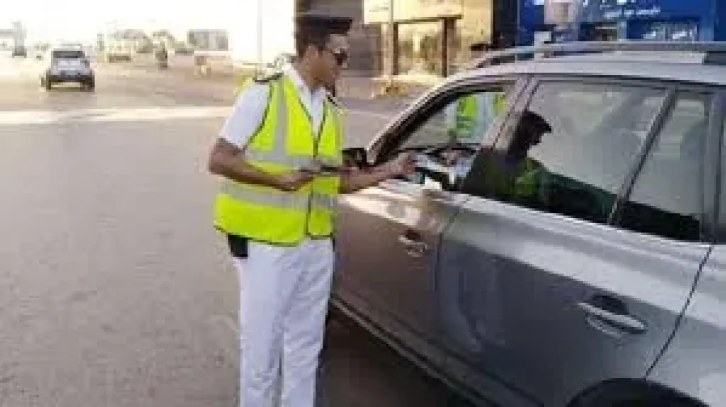 حالات سحب تراخيص السيارات أثناء السير بالطرق.. اعرفها