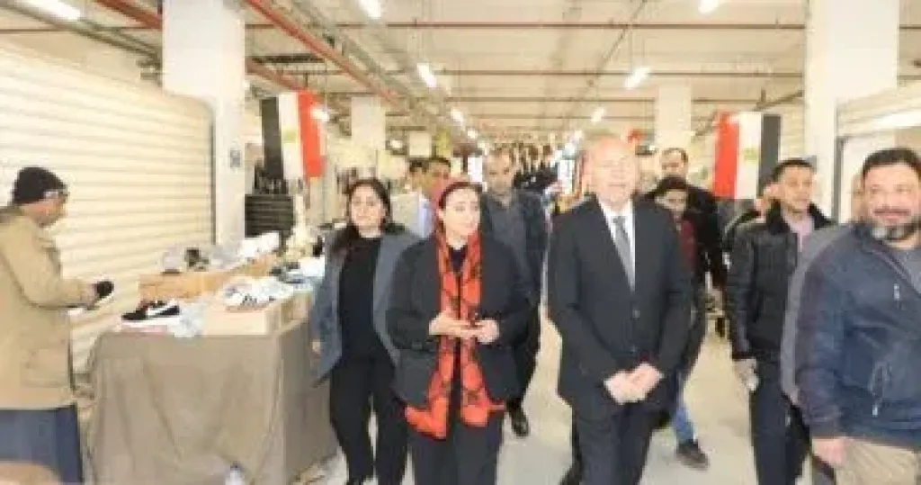 محافظ القاهرة يتفقد معرض أهلاً بالعيد بالحي العاشر بمدينة نصر