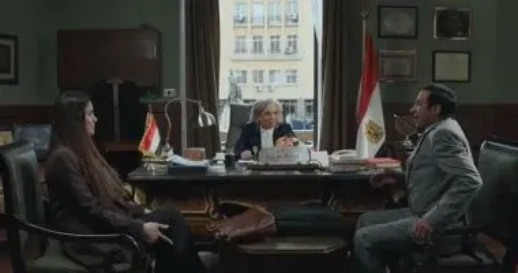 مسلسل أب ولكن الحلقة 11.. نبيلة تحاول تحسين صورتها أمام المحامية فريدة