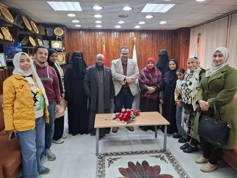 صحة الشرقية  وكيل الوزارة يجتمع بمرضى الغسيل الكلوي البيرتوني