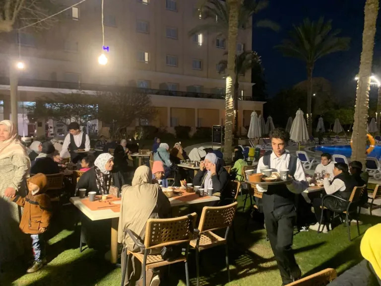 فى مشاركة مجتمعية تمتلئ  بالفرحة بالصور نوفتيل اكتوبر ينظم حفلة الإفطار السنوى لأطفال مستشفى ٥٧٣٥٧