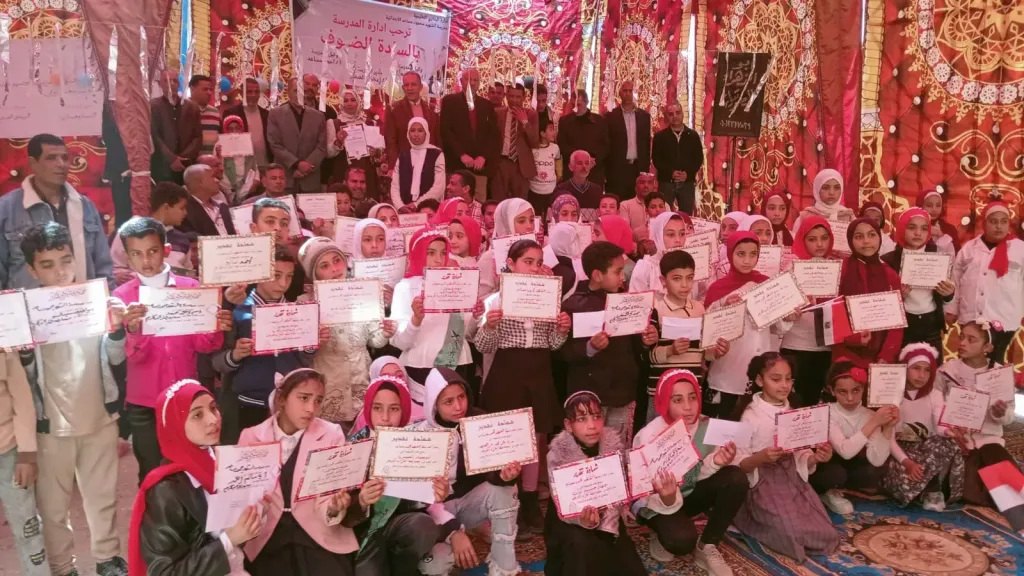 تكريم أوائل الشهادات الأزهرية وحفظة القرآن الكريم في إحتفالية مميزة بليلة القدر بكوم حمادة