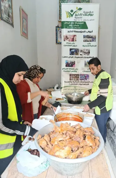 بوابتك للخير ..” مائدة رحمن ” بقلب الأقصر تستقبل 500 صائم في يوم واحد