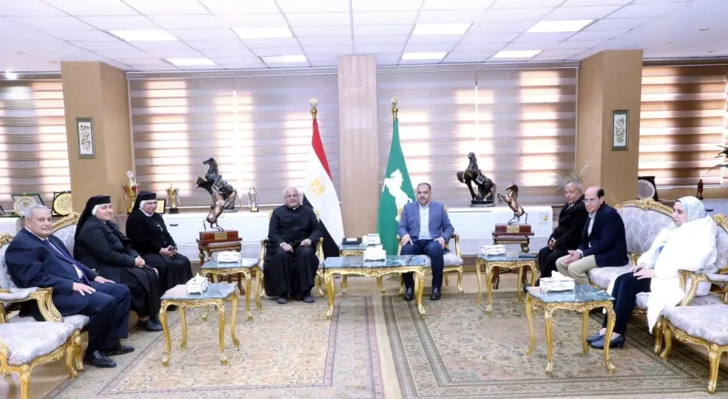 محافظ الشرقية يستقبل راعي الكنيسة الكاثوليكية بالزقازيق
