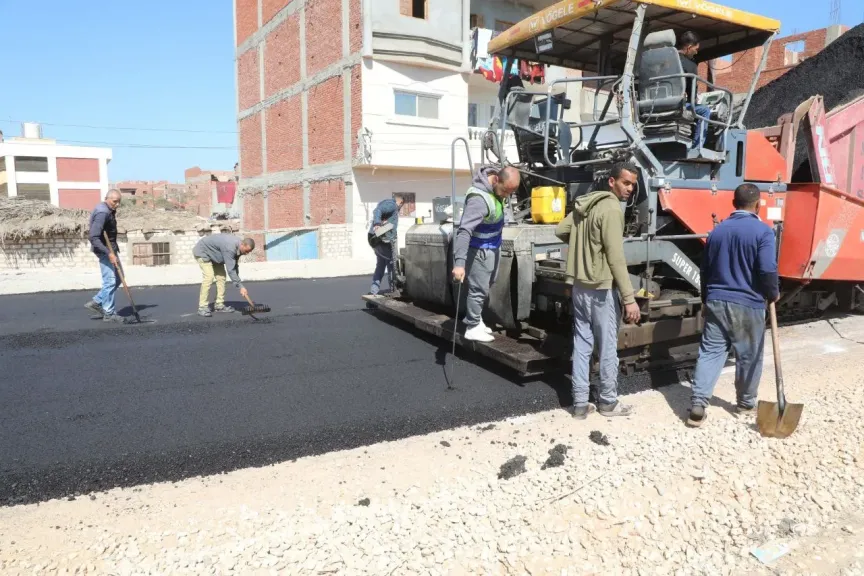 محافظ الشرقية يتفقد رصف طريق المانسترلي أبو كبير بتكلفة 20 مليون جنيه