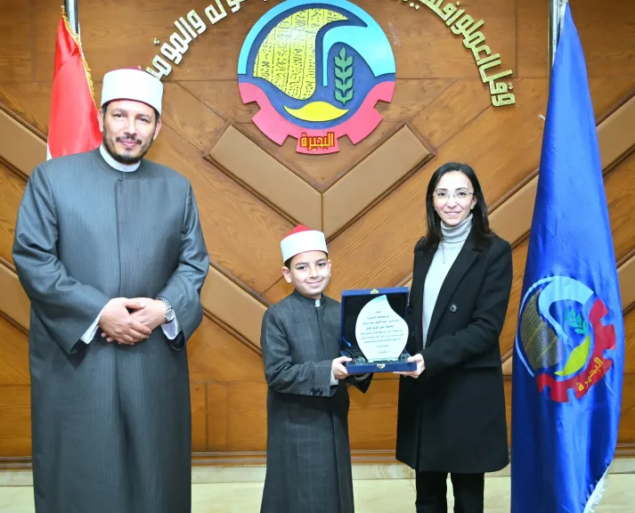 جاكلين تكرّم 20 متسابق فى المسابقة الرمضانية فى حفظ القران الكريم كاملاً تقديراً لتميزهم وتفوقهم