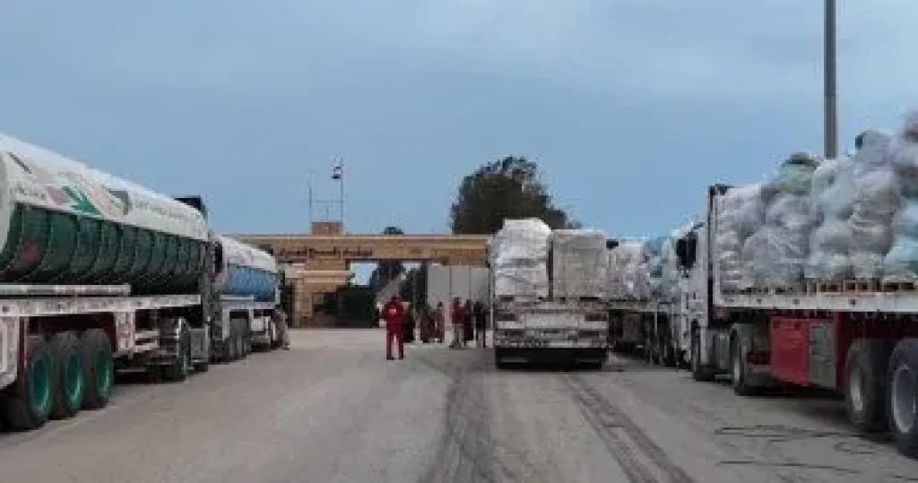 مد غزة بـ 2400 طن مساعدات إنسانية ضمن قافلة زاد العزة الـ 158