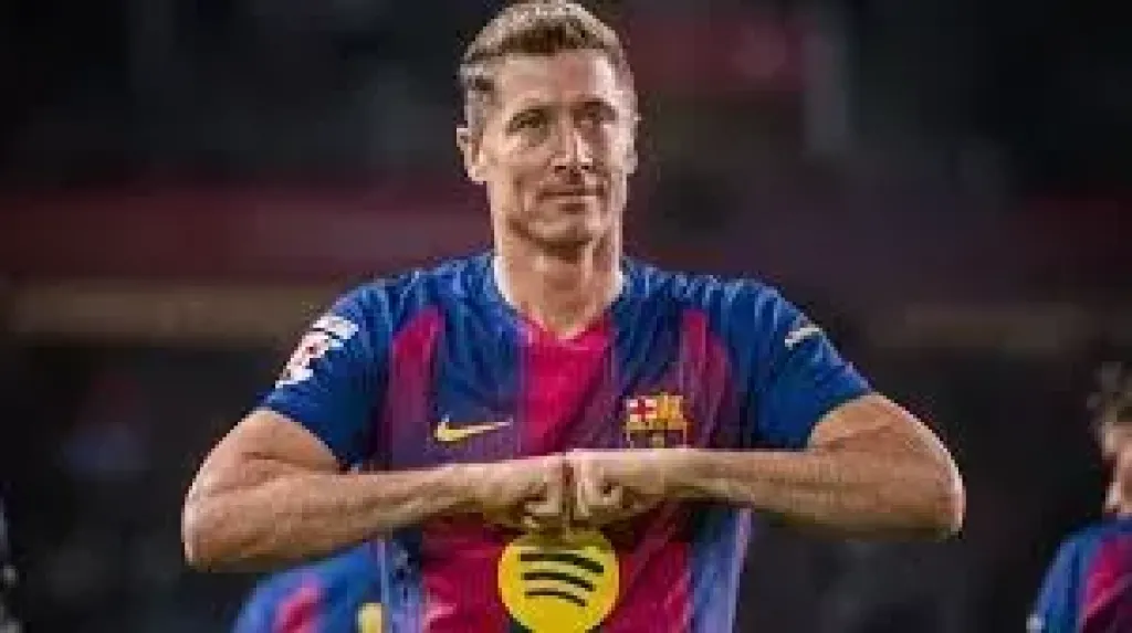 تريبونا: برشلونة لم يقدم عرضًا رسميًا إلى ليفاندوفسكي لتجديد عقده