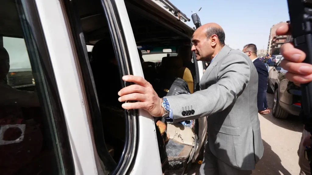 محافظ أسيوط يقود حملة مفاجئة على التاكسي