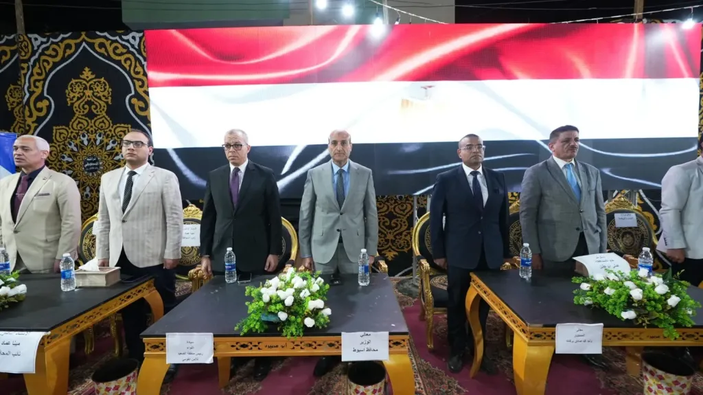 محافظ أسيوط يشهد تكريم حفظة القرآن بكوم أبو شيل بأبنوب ويؤكد: الاستثمار