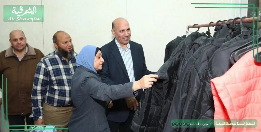 جانب من توزيع الملابس