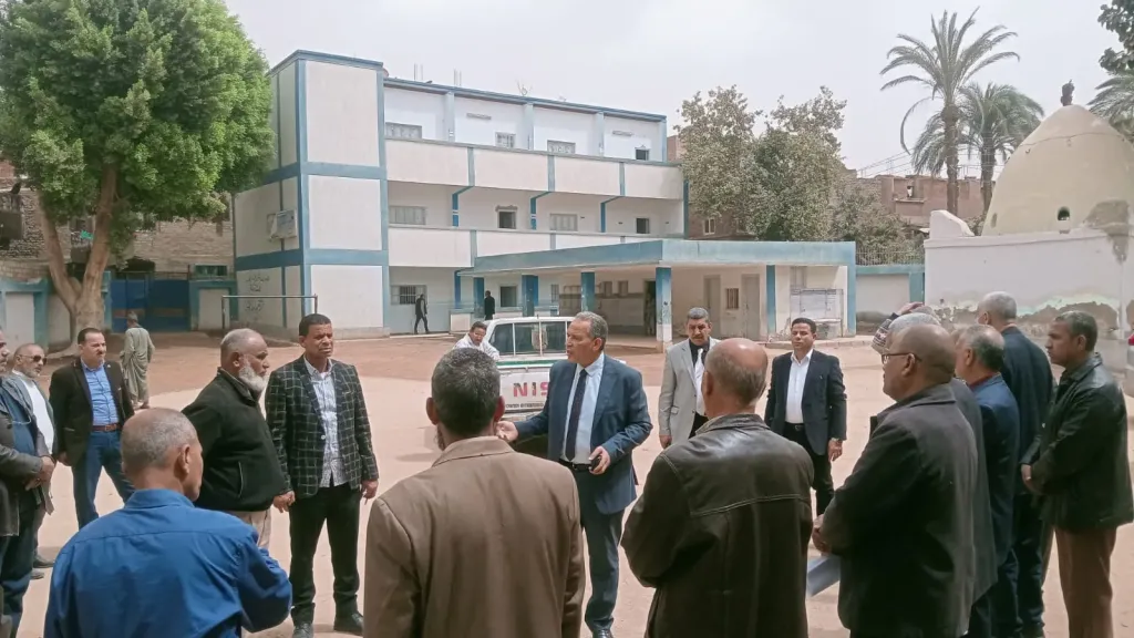 وكيل وزارة التعليم بأسيوط يتفقد سير الدراسة بمدارس ادارتى البدارى وأسيوط