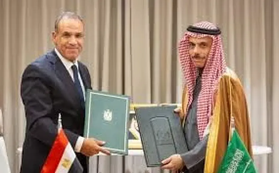 مصر والسعودية توقعان اتفاقية لإعفاء تأشيرات الإقامة القصيرة لحاملي الجوازات الدبلوماسية والخاصة