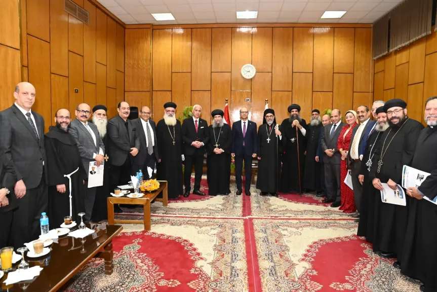 الدكتور المنشاوي رئيس جامعة أسيوط يستقبل وفدًا من قيادات الكنائس للتهنئة