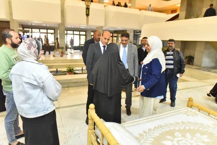 محافظ أسيوط يدعم الأولى بالرعاية بتسليم جهاز عروسة وكراسي كهربائية متحركة