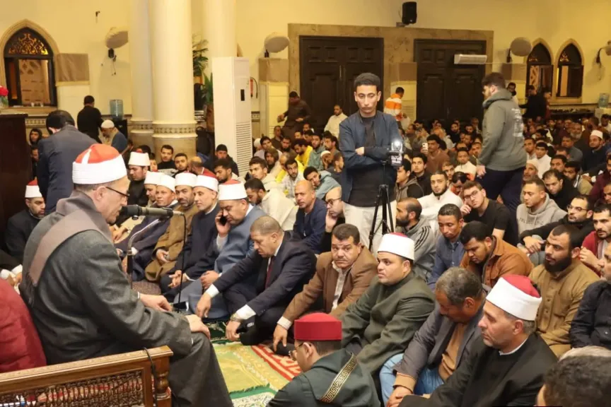 تكبيرات العيد تملأ مسجد عمر بن عبد العزيز ببني سويف ترقبًا لأول صلاة للمحافظ