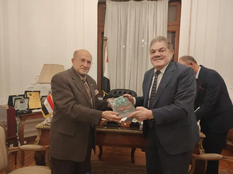 البدوي يتكفل بتجهيز عيادة طبية داخل الوفد ويعلن إطلاق قوافل صحية للمناطق النائية