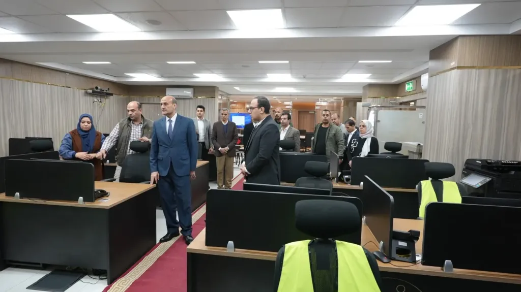 محافظ أسيوط: مركز السيطرة وغرفة العمليات يواصلان العمل بكامل طاقتهما في ثاني