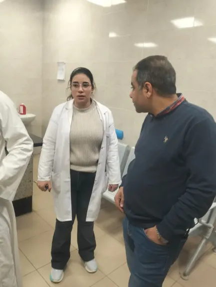 إطار المتابعة الميدانية خلال إجازة عيد الفطر.. وكيل وزارة الصحة يتفقد مستشفى
