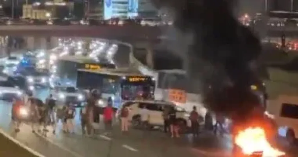 70 مصابا وتضرر 9 مبانٍ في مدينة عراد الإسرائيلية بعد هجوم صاروخي من إيران