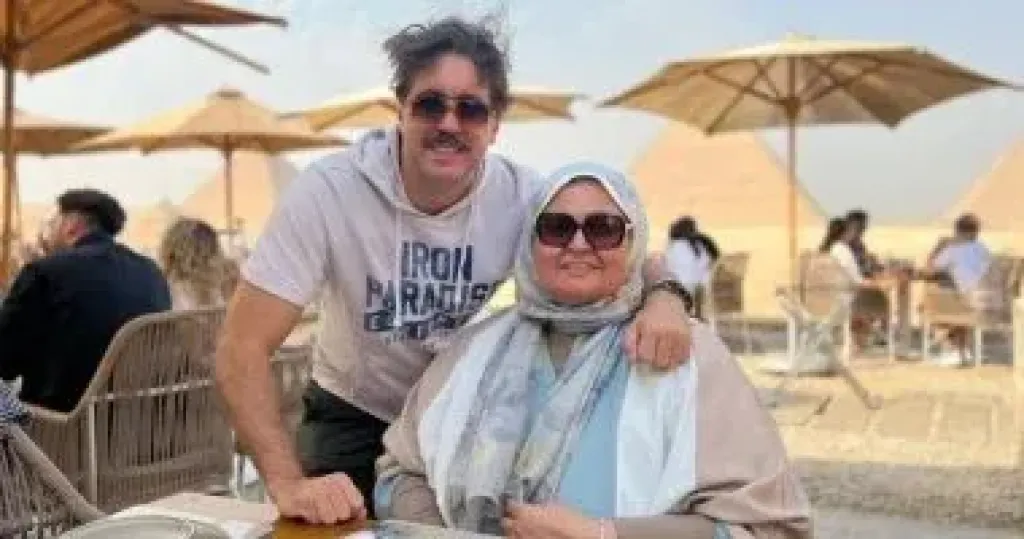 هشام ماجد يحتفل بوالدته في ”عيد الأم” على طريقته الخاصة
