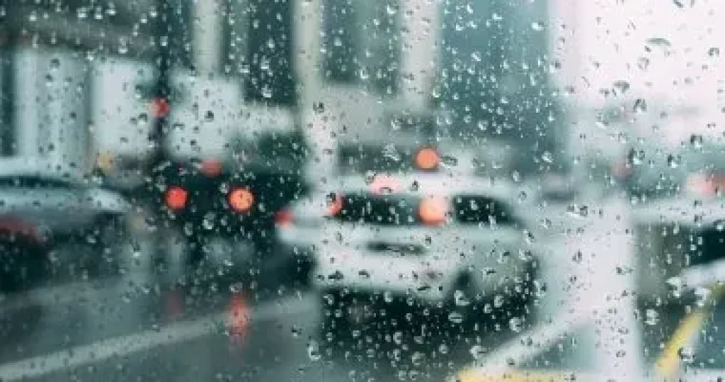 ​أمطار غزيرة بمدينة رأس غارب والدفع بسيارات لشفط المياه