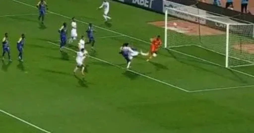 اوتوهو يسجل الهدف الأول في الزمالك وتصبح النتيجة 2-1 للأبيض