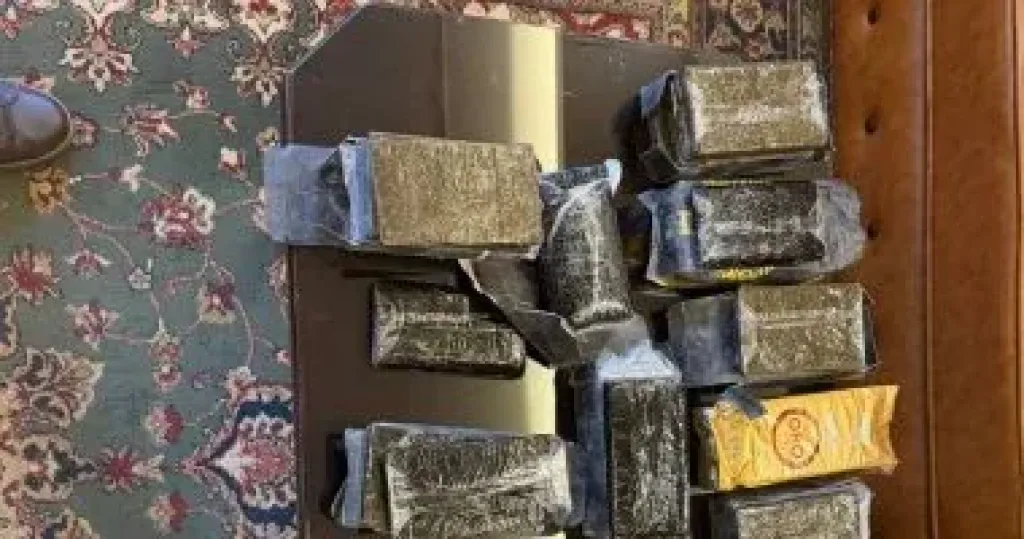 ضبط كمية ضخمة من المواد المخدرة بمطار القاهرة