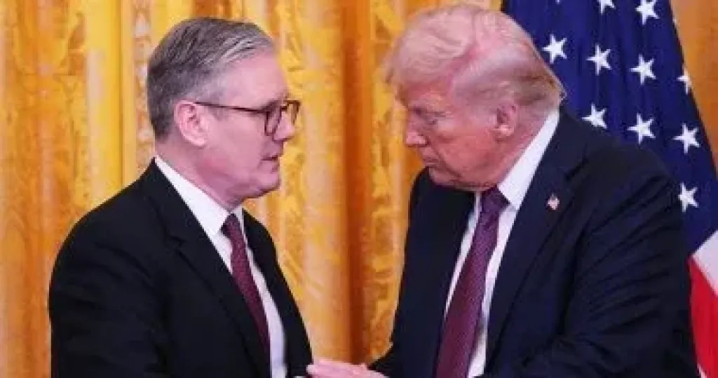 ستارمر وترامب يؤكدان ضرورة فتح مضيق هرمز لاستئناف الملاحة