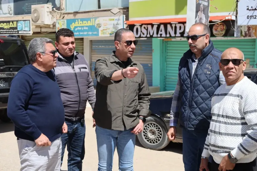 محافظ الجيزة يتفقد حدائق الأهرام ويوجّه بمراجعة تراخيص البناء لعدد من الحالات والتصدي  للمخالفات البنائية.
